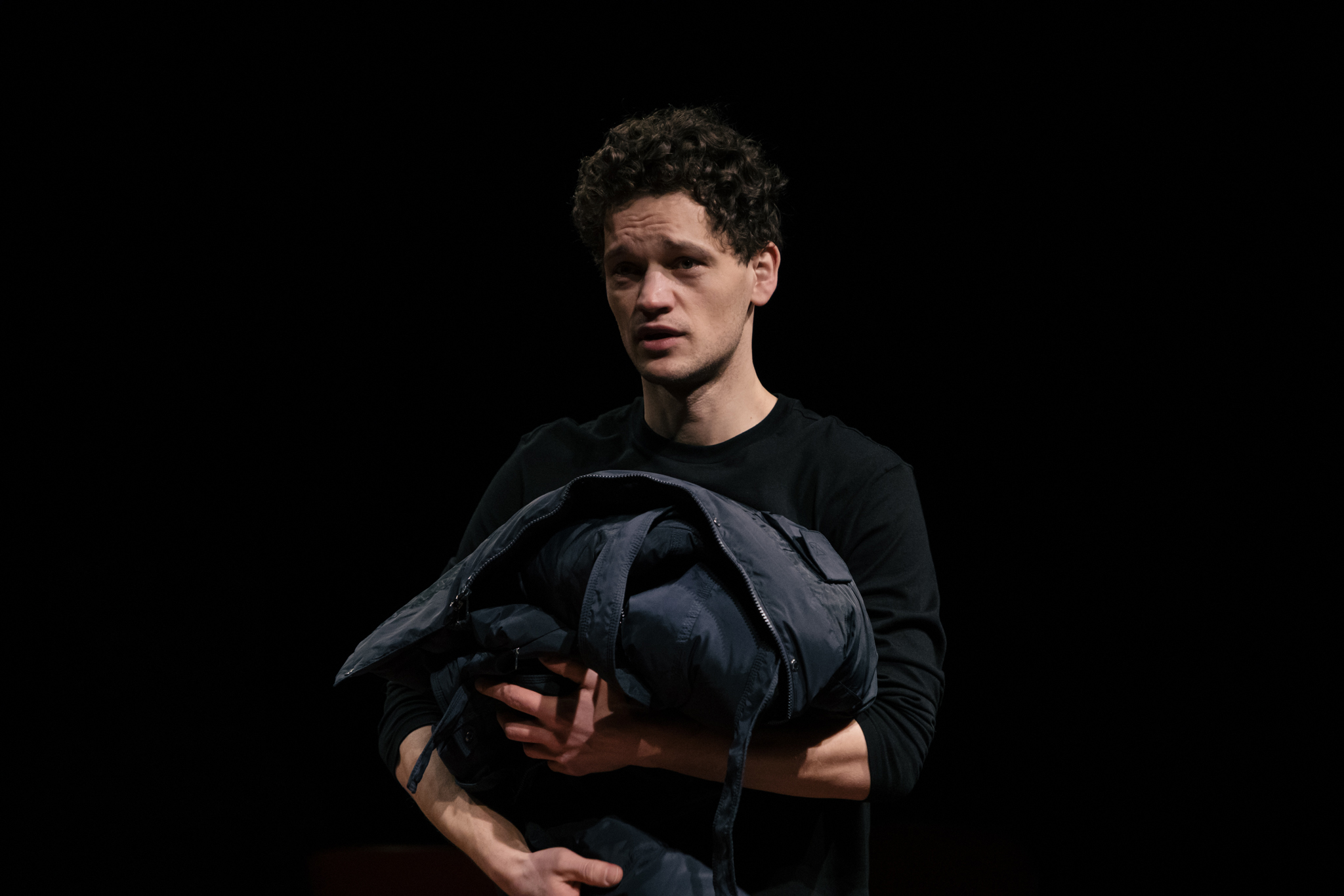 Skats no LT izrādes "1 000 000 labu lietu" (2021, rež. Dmitrijs Petrenko) // Foto – Justīne Grinberga